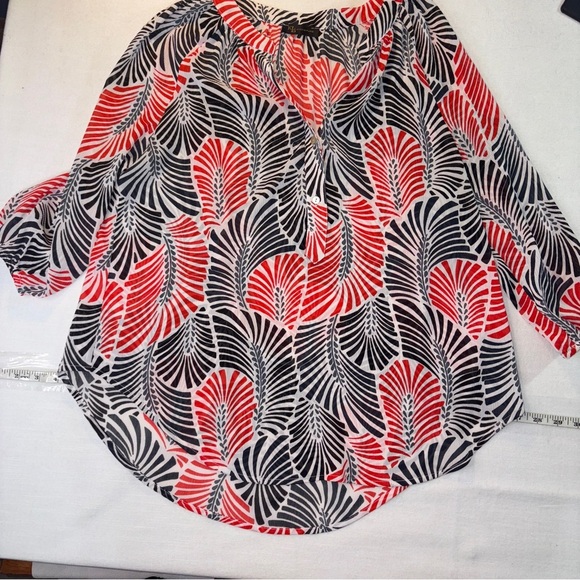 Signature Tops - Signature Black and White Graphic 3/4 Sleeve Blouse